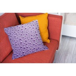Възглавница Tiny rounded dots - Танц на точките
